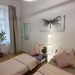 Moderni Korunni Prestige Blizko Centra Prague